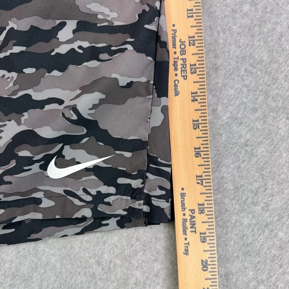 Nike Dri-FIT Training Shorts Mens Large Gray Camo Running Gym 32x9 685236-010